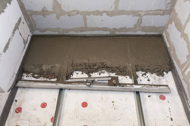 plastering concrete on the floor 
